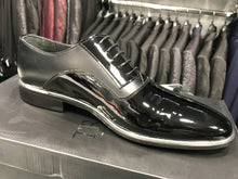 Load image into Gallery viewer, Man Shoes Elegant Design Silver Border Top Quality Leather Insert
